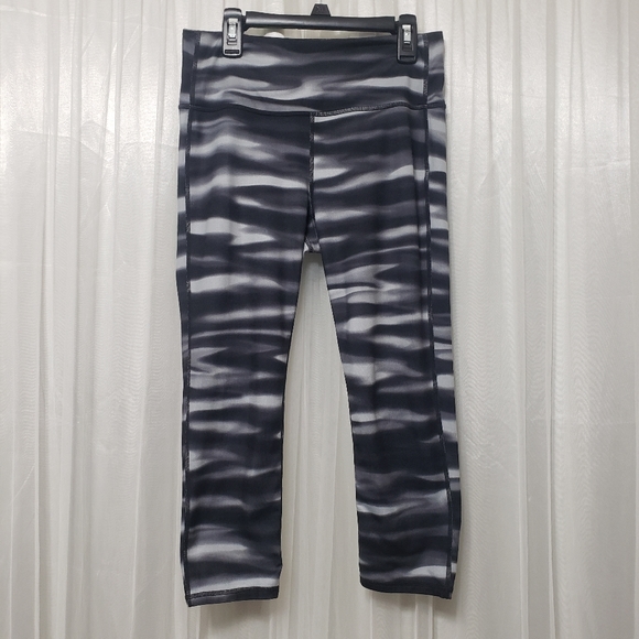 Athleta Sz S High Rise Chaturanga Capri - Picture 2 of 11